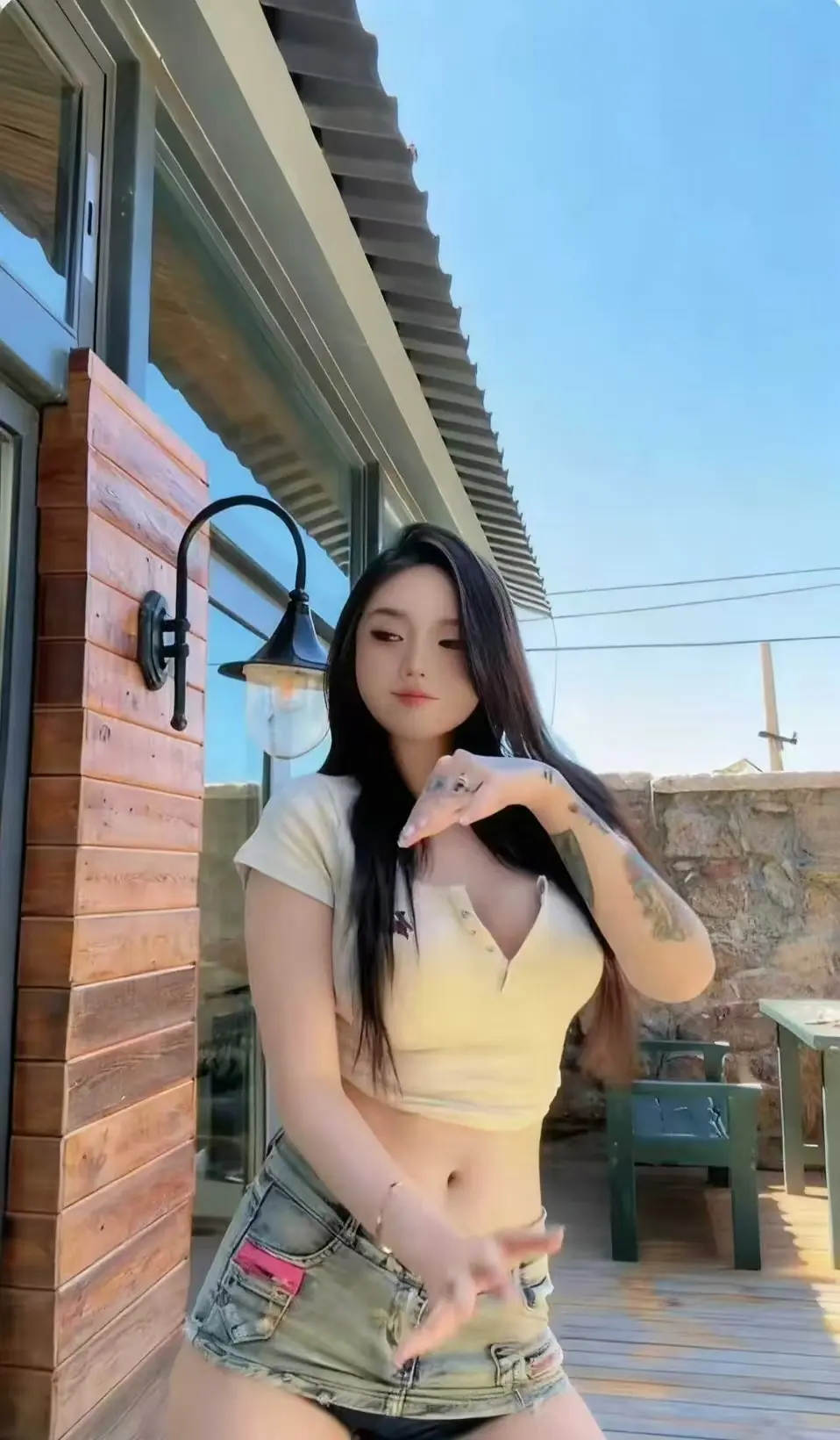 《Meena 成美男》高清中文版全集免费看-无删减资源在线观看-网盘备份无广告-一次看遍Meena成美男