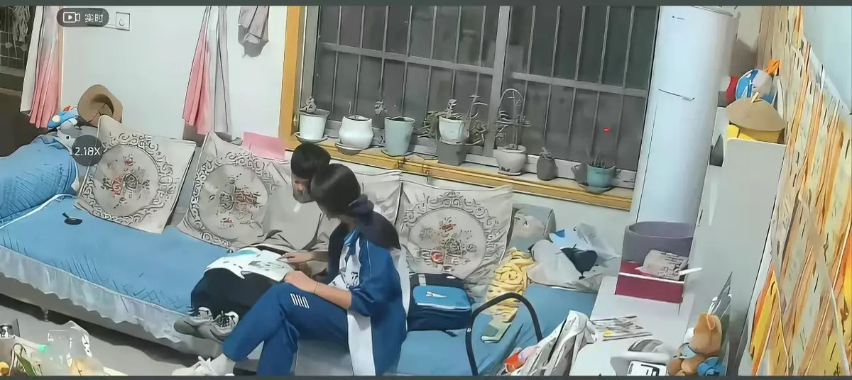 《来自姐姐的爱》无删减完整版在线播放-姐姐管教弟弟真实瞬间全集-高清正片免费下载-来自姐姐的爱暖心姐弟互动日常