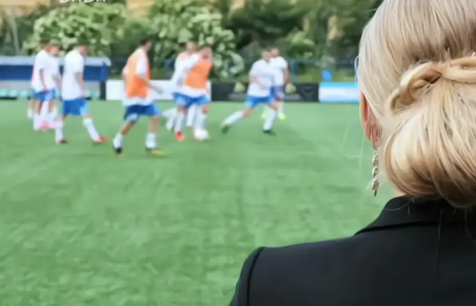 法国喜剧电影《footballersmoms》无删减版在线观看-《足球队的女老板们》足球女老板故事1080P高清中字